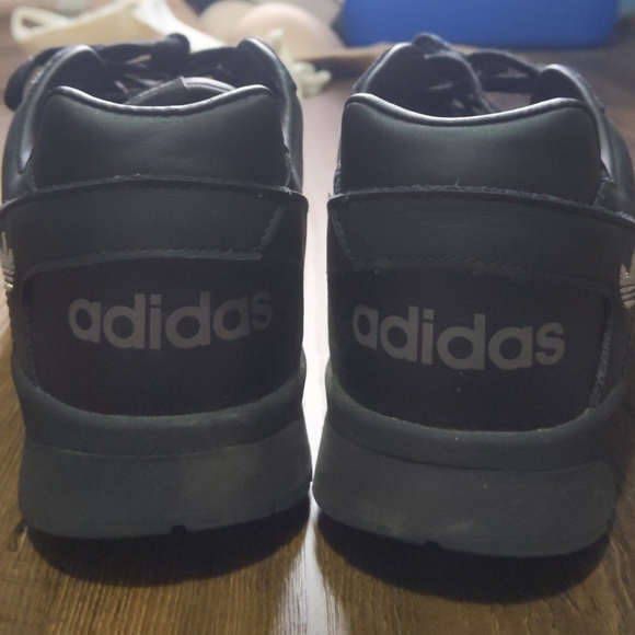 ADIDAS TRAINERS - Picture 2 of 3